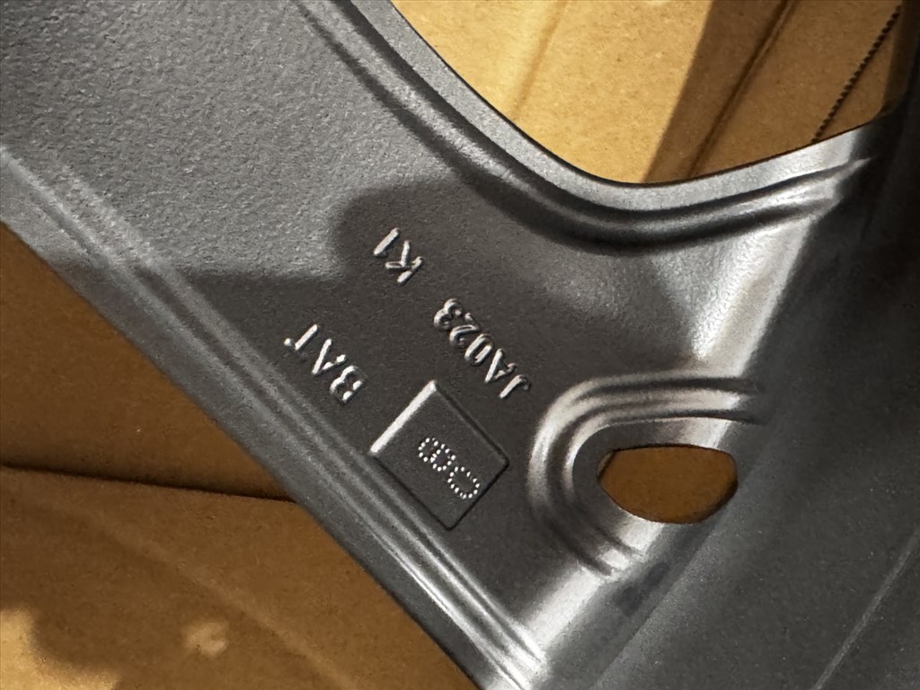 R20 Original Jaguar 8J ET40 - J9C3-1007-LA  1db alufelni felni 3. kép