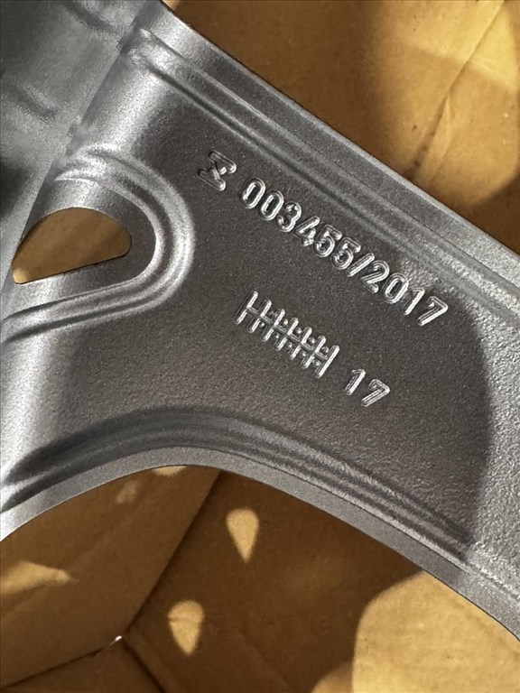 R20 Original Jaguar 8J ET40 - J9C3-1007-LA  1db alufelni felni 4. kép