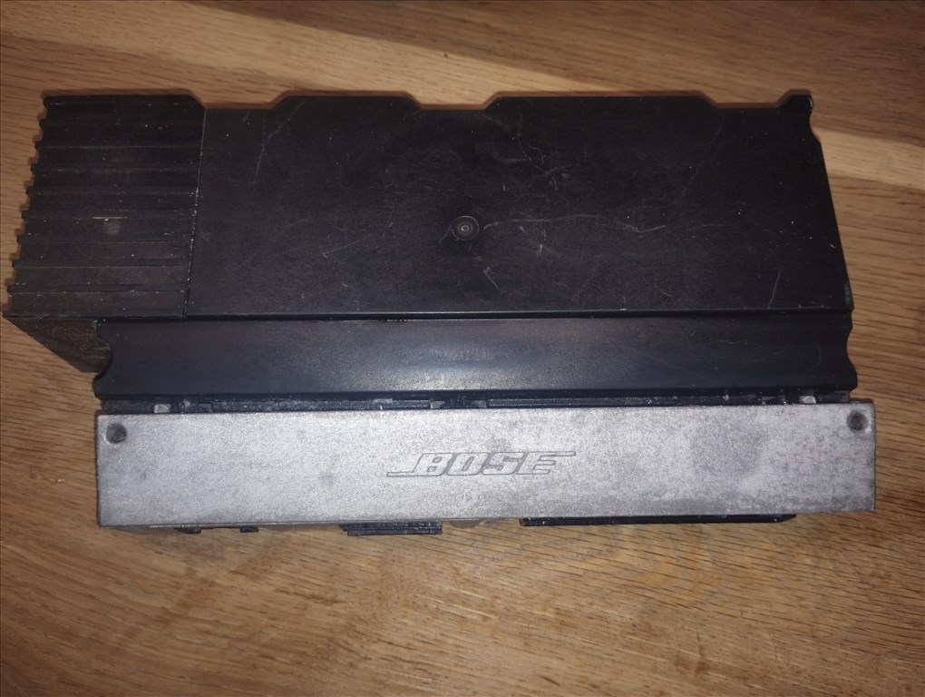 Audi A8 D3 Bose gyári erősítő  1. kép