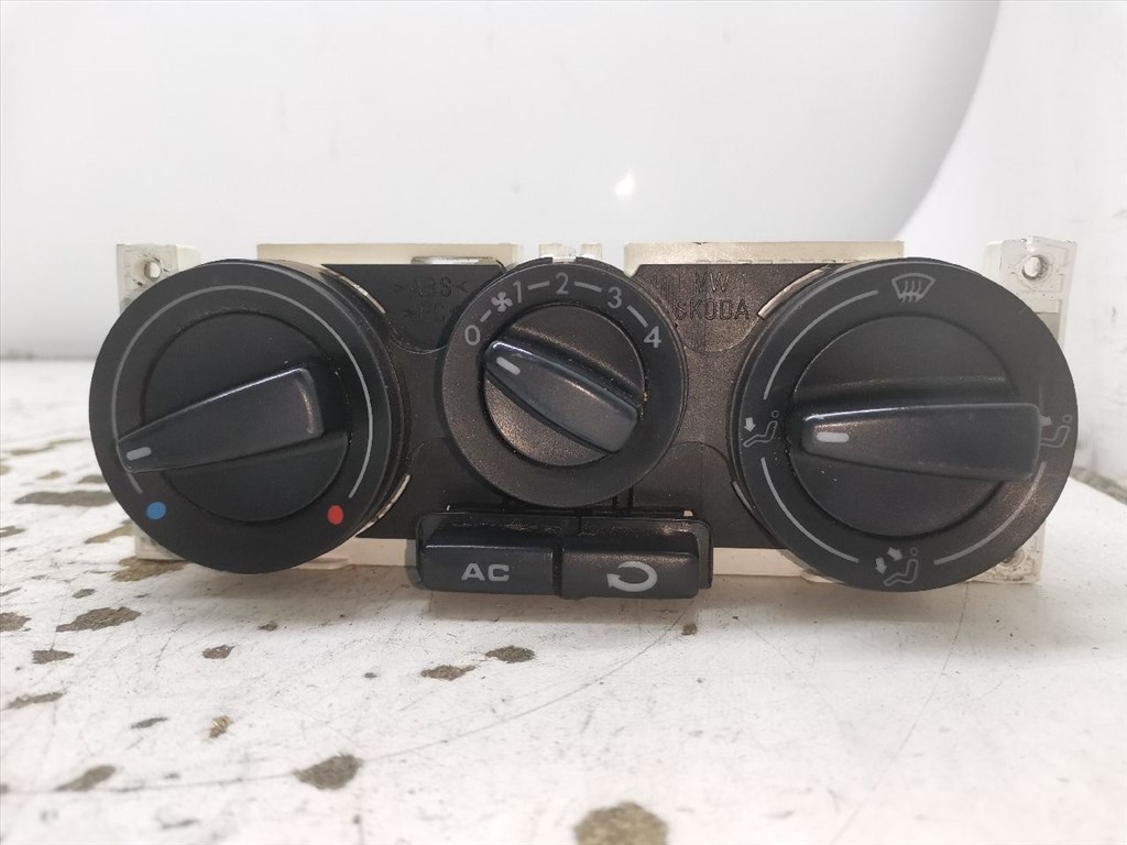 SKODA OCTAVIA I (1U2) 1.6 Fűtéskapcsoló (manuális klímás) #43053# 1U0820045G 1. kép