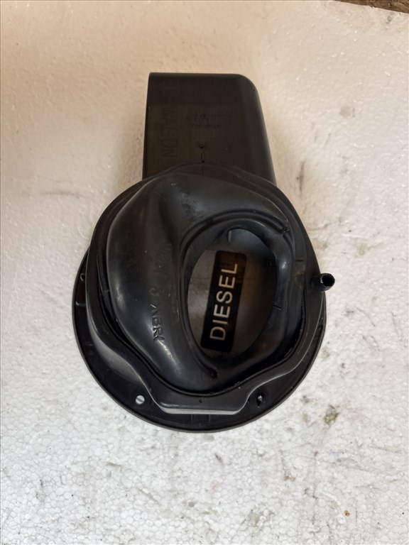 Kia Ceed I. 2006-2009 2006-2009 Tankajtó    ezüst  3. kép