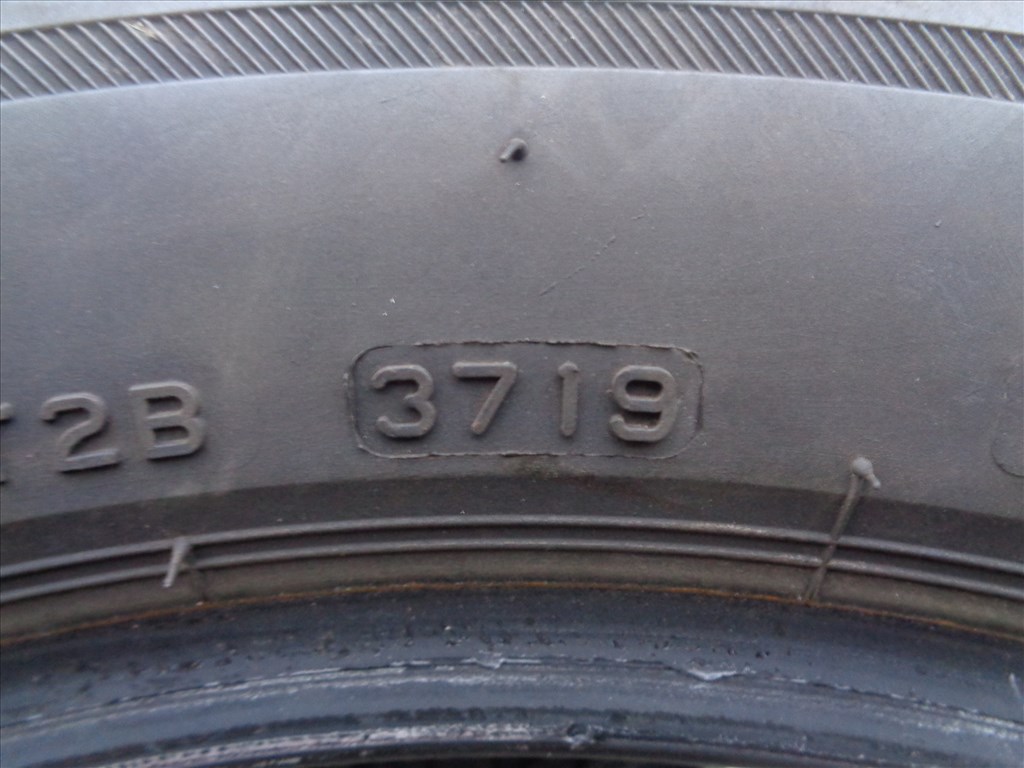 Bridgestone 215/65R17 téli gumi pár 7mm-es mintával eladó. 9. kép