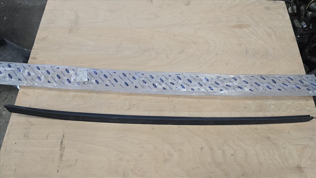 Ford Mondeo Mk3 vízlehúzó díszléc ÚJ 1s71f03195ah 1. kép