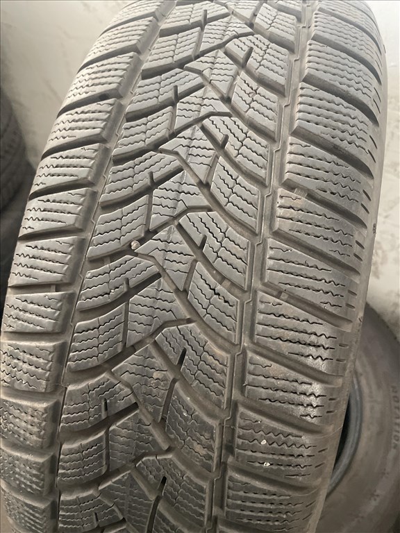  225/6017" használt Dunlop téli gumi gumi 1. kép