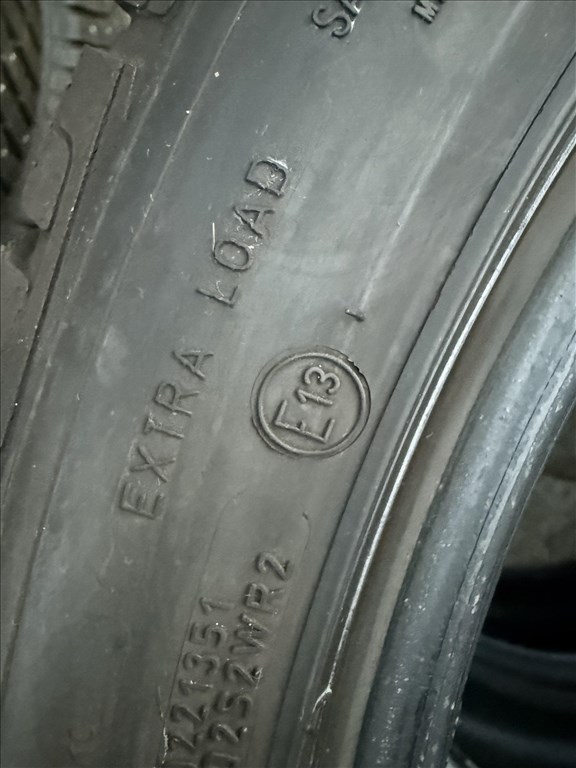  225/4518" újszerű Goodyear téli gumi  5. kép