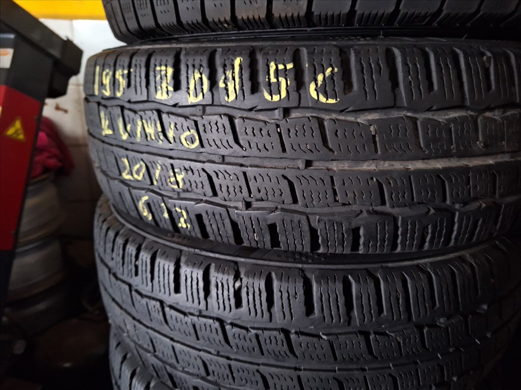  195/70/15" C Kumho téli gumi  1. kép