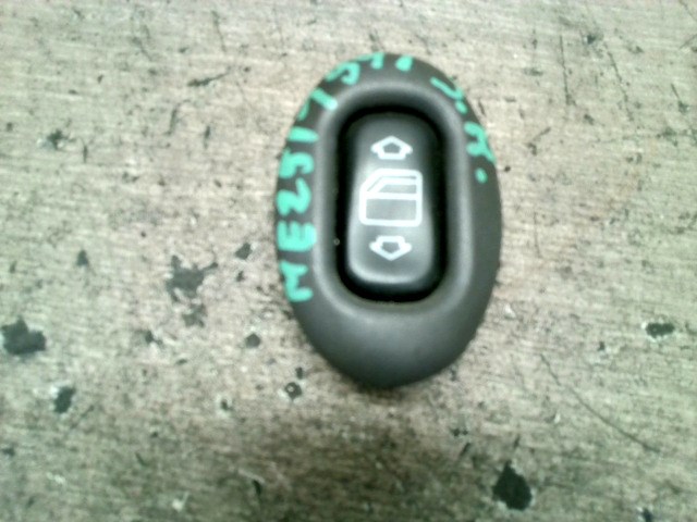 MERCEDES A W168 1997.10.01-2001.04.30 Jobb hátsó ablakemelő kapcsoló 1. kép