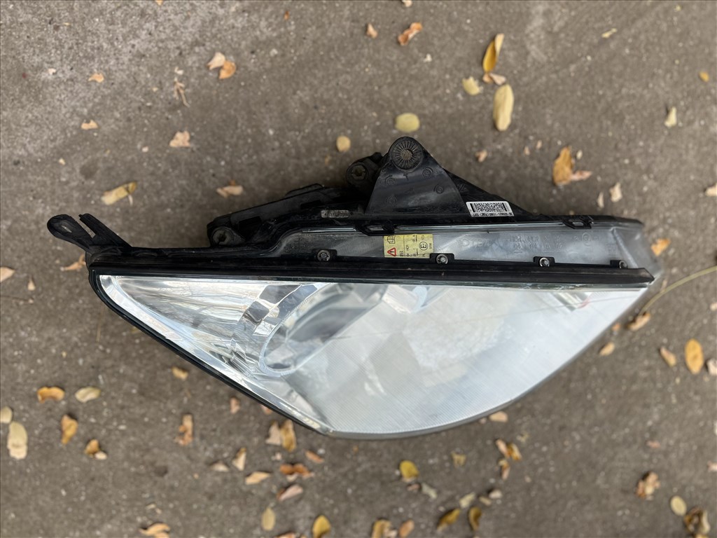 Ford Focus Mk1 Jobb első fényszóró  2. kép