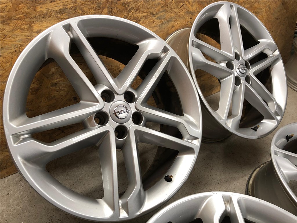 19 col Opel gyári alufelni 5x105 szenzor 19 colos 1. kép