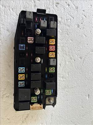 Opel Antara 2006-2015 Motortéri biztosítéktábla   95471067