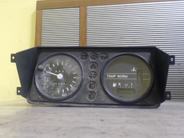 TRABANT 1,1 Kilóméteróra 1. kép