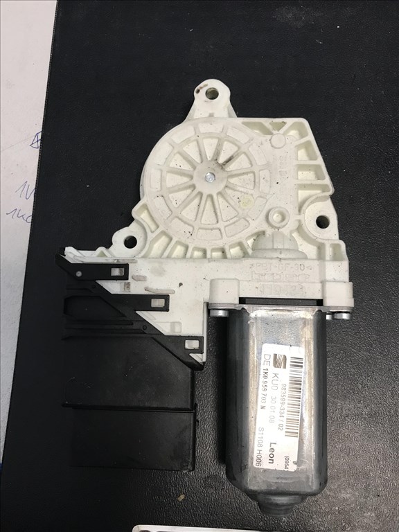 Seat León II 1P * bal hátsó ablakemelő motor 1k0959703n 1. kép