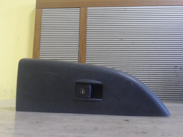 SKODA FABIA 99-07 Jobb első ablakemelő kapcsoló 1. kép