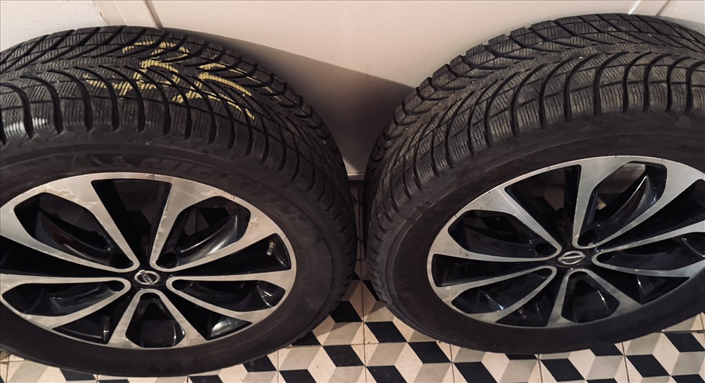  5x114.3 -as 18" Nissan (gyári felni) alufelni, rajta 235/55 újszerű Michelin téli gumi  1. kép