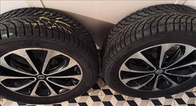  5x114.3 -as 18" Nissan (gyári felni) alufelni, rajta 235/55 újszerű Michelin téli gumi 