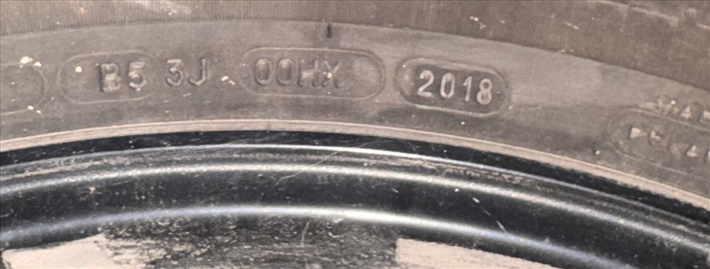  5x114.3 -as 18" Nissan (gyári felni) alufelni, rajta 235/55 újszerű Michelin téli gumi  3. kép