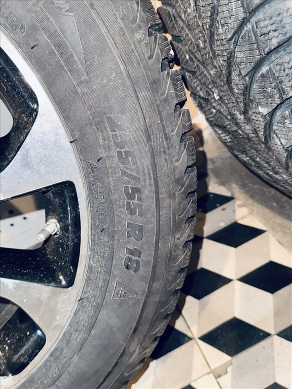  5x114.3 -as 18" Nissan (gyári felni) alufelni, rajta 235/55 újszerű Michelin téli gumi  6. kép