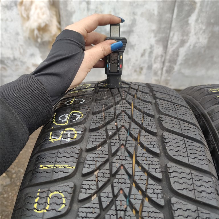  235/55 R19 Dunlop téli gumi 90000ft a 4db/39/ 1. kép