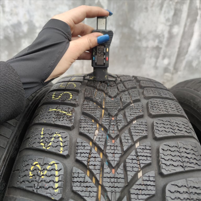  235/55 R19 Dunlop téli gumi 90000ft a 4db/39/ 3. kép