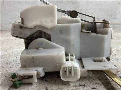 TOYOTA AVENSIS T22 Jobb első Ajtózár