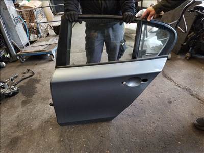 BMW E87 bal hátsó ajtók üresen