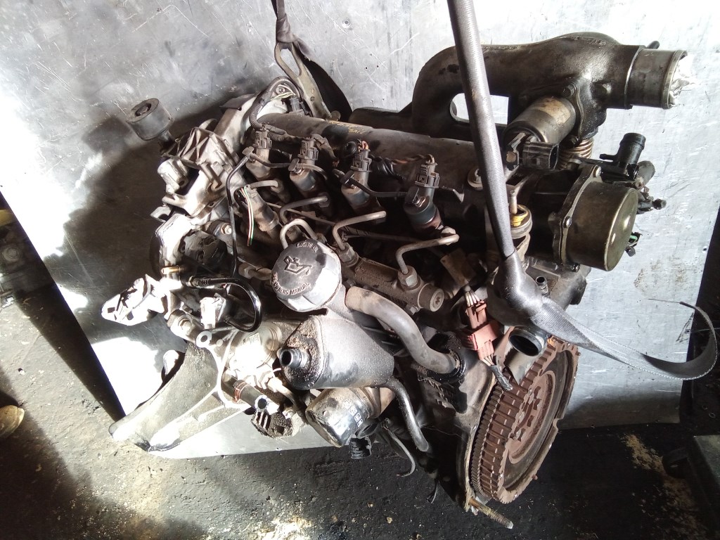 RENAULT MEGANE SCENIC 99-03 Motor, diesel fűzött blokk hengerfejjel 1. kép
