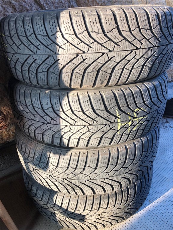  215/6516" használt Kumho téli gumi gumi 1. kép
