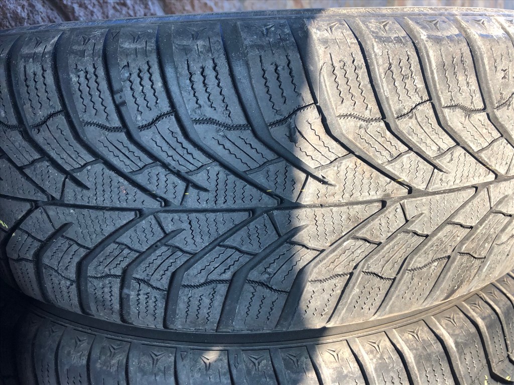  215/6516" használt Kumho téli gumi gumi 2. kép