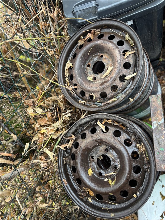  4x100 lyukosztású 14" használt (gyári felni) lemezfelni 1. kép