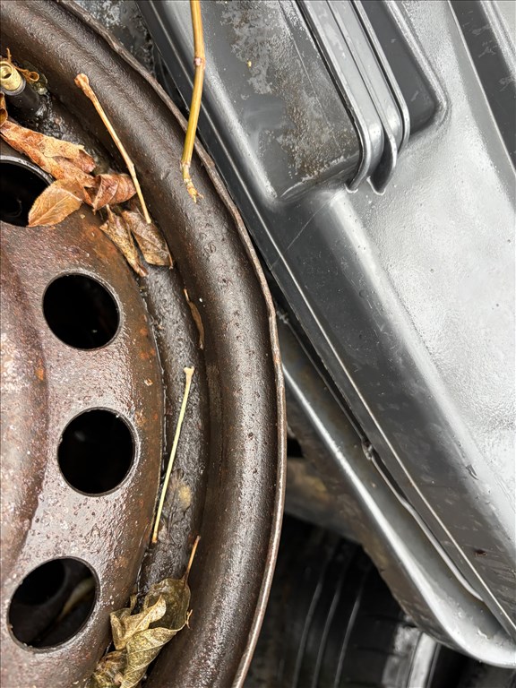  4x100 lyukosztású 14" használt (gyári felni) lemezfelni 2. kép