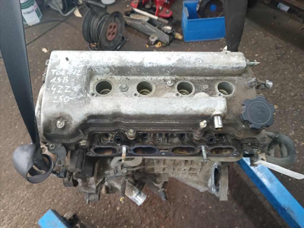 Toyota Corolla E12 fűzött blokk hengerfejjel  1. kép