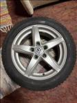  5x112 lyukosztású 16" használt alufelni, rajta 205/55 újszerű Goodyear téli gumi 