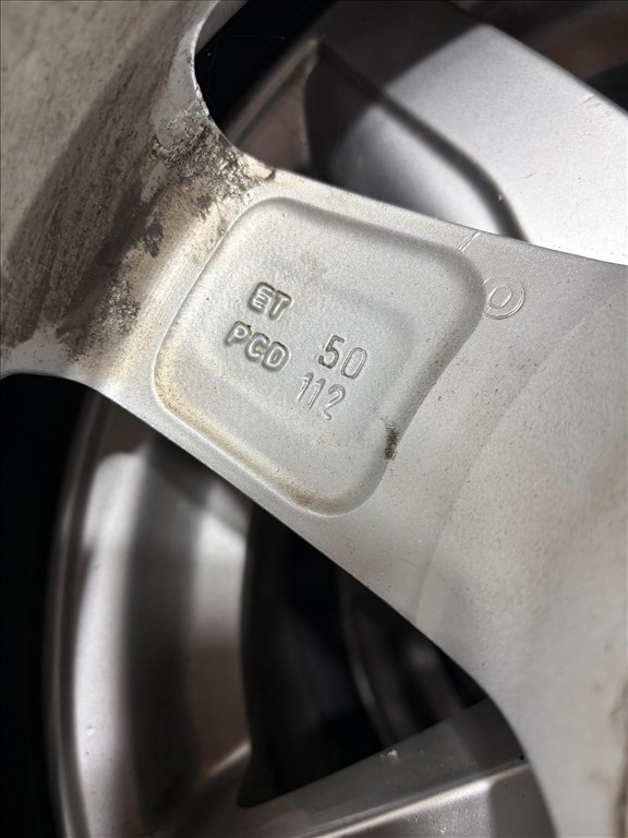  5x112 lyukosztású 16" használt alufelni, rajta 205/55 újszerű Goodyear téli gumi  6. kép