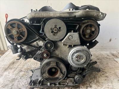 AUDI A6 C5 Motor (Fűzött blokk hengerfejjel)