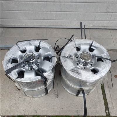  15" újszerű (gyári felni) alufelni Nissan terepjáró