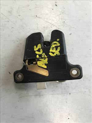 Audi A6 (C5 - 4B) SEDAN - csomagtér zár 4b5827505b