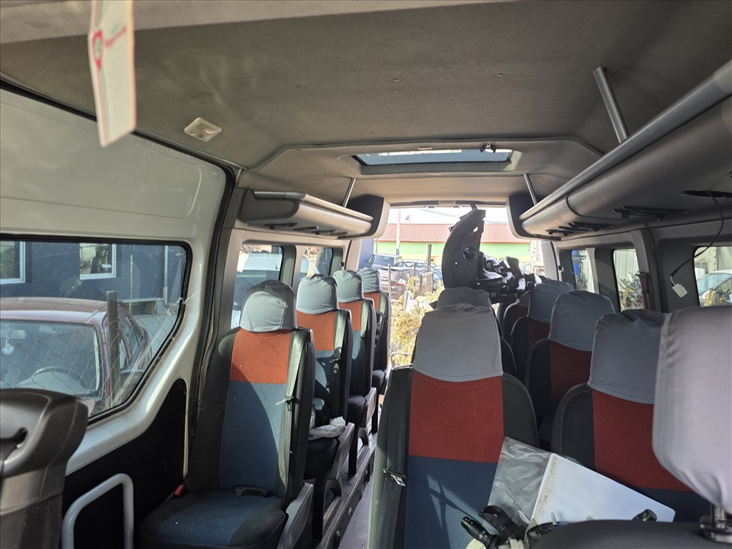 Renault Master III bontott 15 személes alkatrészei 1. kép