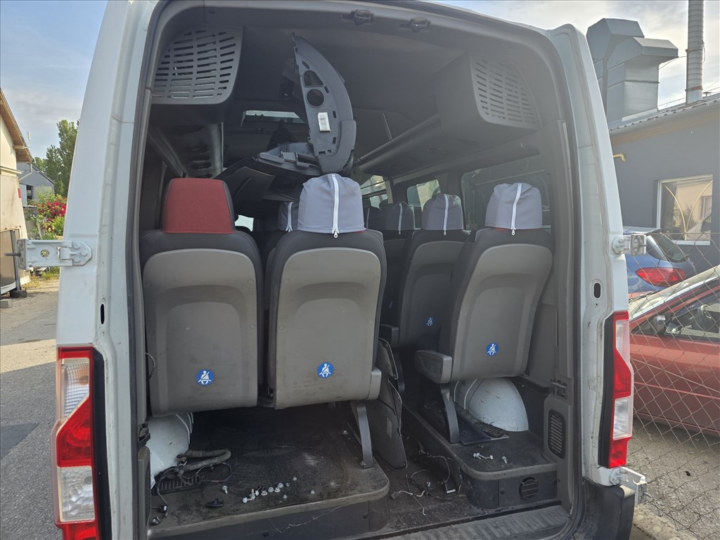 Renault Master III bontott 15 személes alkatrészei 2. kép