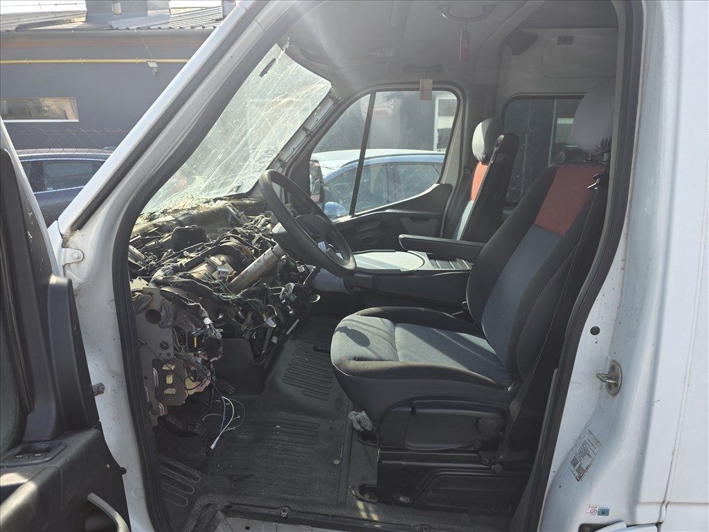 Renault Master III bontott 15 személes alkatrészei 5. kép