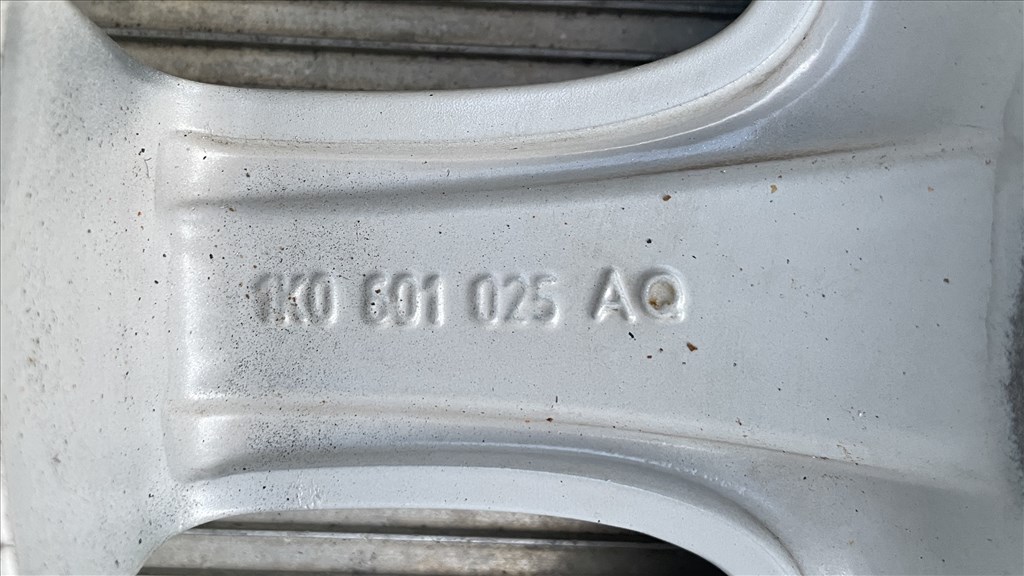 Volkswagen VW gyári 15" alufelni 5x112 1K0601025AQ 7. kép