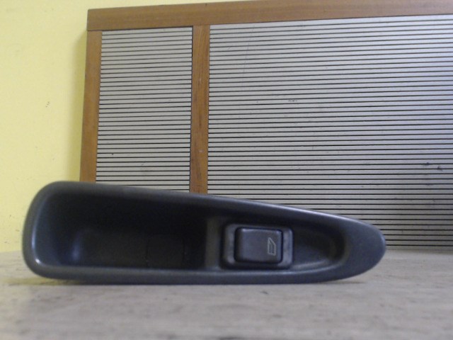 VOLVO V40 Bal első ablakemelő kapcsoló 1. kép