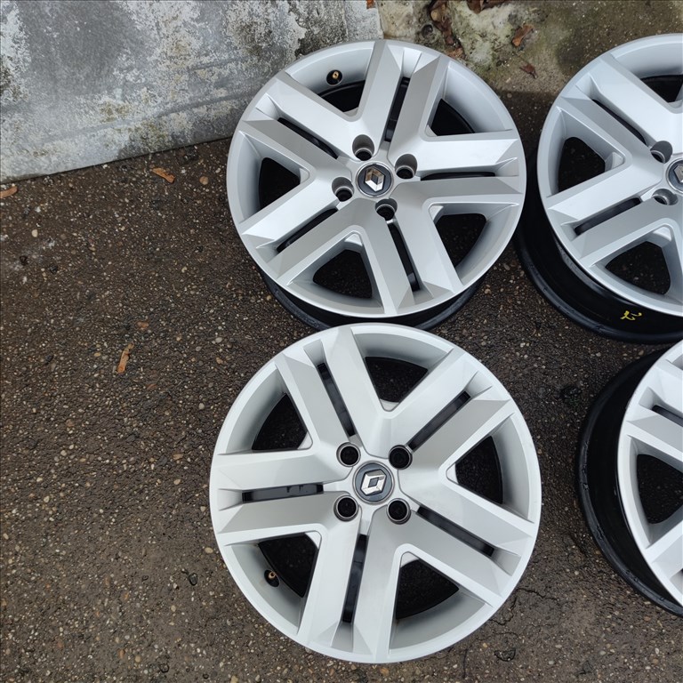 4x100 16 Gyári Renault lemezfelni dísztárcsával 55000ft a 4db/22/ 1. kép