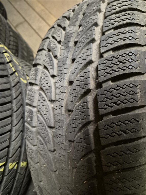  255/7016" használt Nokian négyévszakos gumi  3. kép
