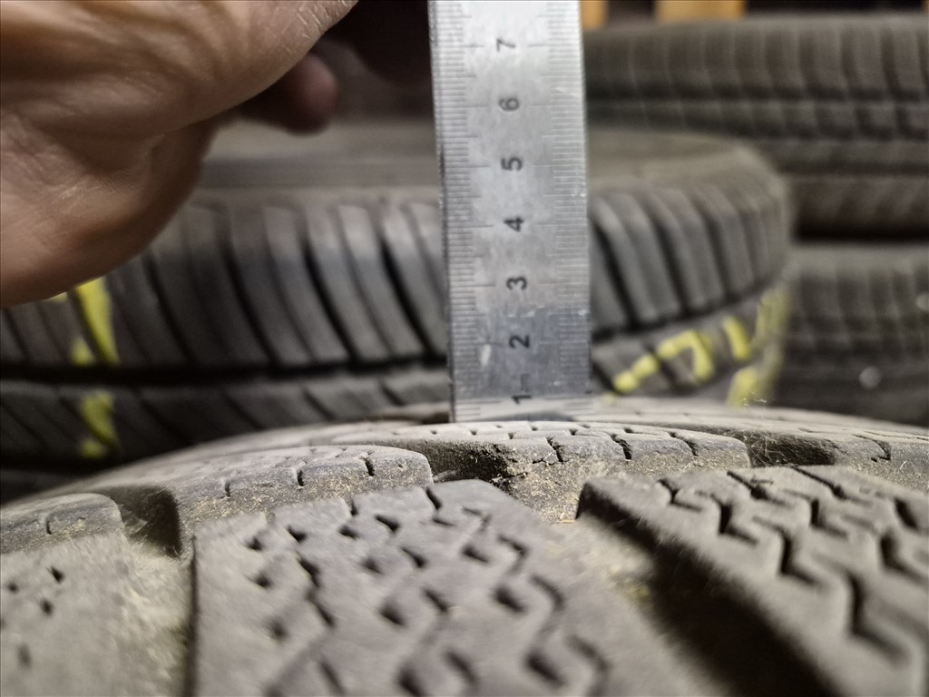  255/7016" használt Nokian négyévszakos gumi  4. kép