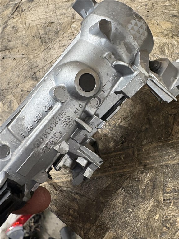 Skoda Octavia II gyújtás kapcsoló  1k0905851b 3. kép