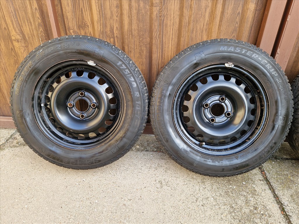  4x100 lyukosztású 14" használt (gyári felni) lemezfelni, rajta 175/70 használt Semperit téli gumi 2. kép