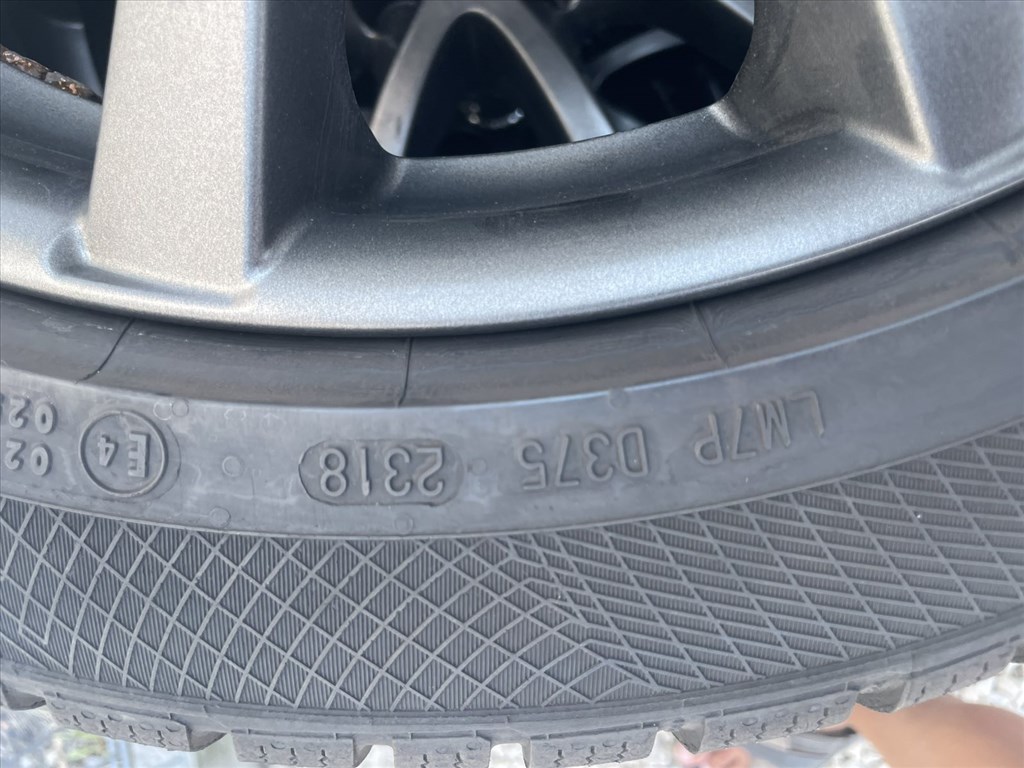  Golf7 5x112  ET37 Borbet alufelni,  205/50R17 Continental téli gumival  6. kép