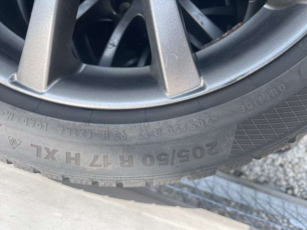  Golf7 5x112  ET37 Borbet alufelni,  205/50R17 Continental téli gumival  8. kép