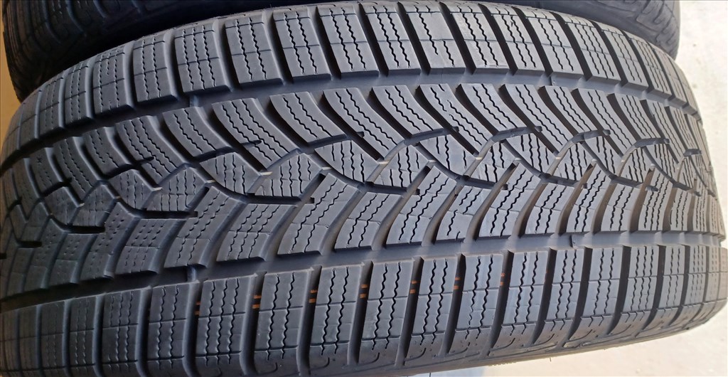 Good/Year Ultragrip MO 225/45 R18 téli gumik 4db 3. kép