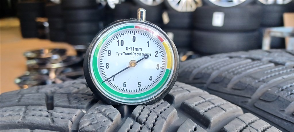 Good/Year Ultragrip MO 225/45 R18 téli gumik 4db 5. kép